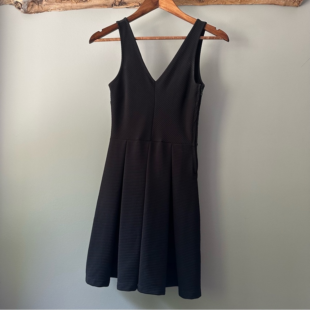 H&M | Vneck dress